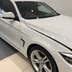 BMWのフェンダーとボンネットの雹害凹みをマーキング