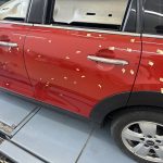 MINIクロスオーバーのドア全面に及ぶ雹害凹みのマーキング