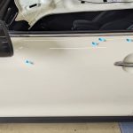 MINIのドアパネルの凹みをマーキング