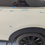 MINIのリアクォーターパネルの凹みをマーキング